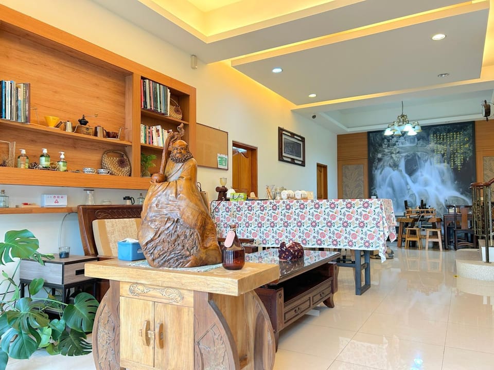 Communal lounge/ TV room