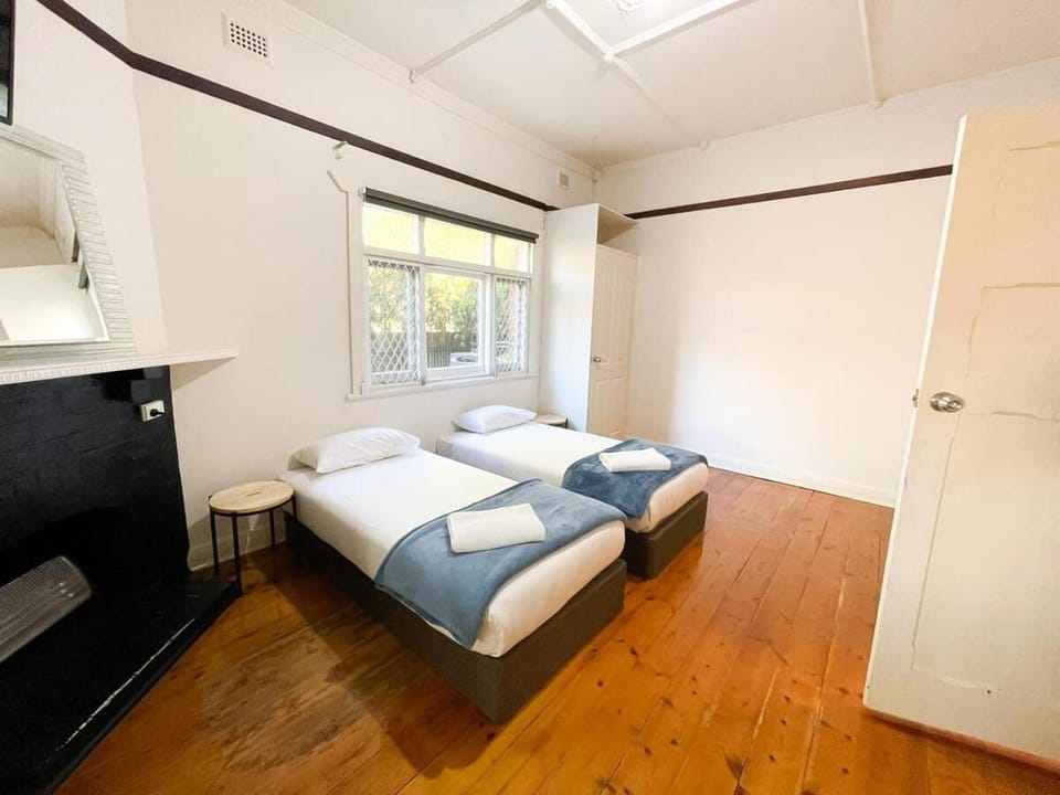 big group house Westbourne park House in Adelaide