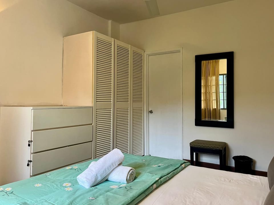 Bed, Photo of the whole room, Bedroom, wardrobe