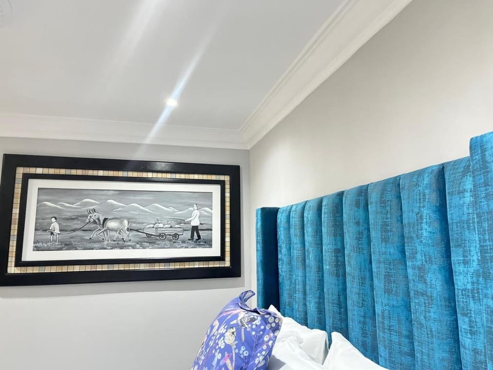 Bed, Photo of the whole room, Decorative detail, Bedroom