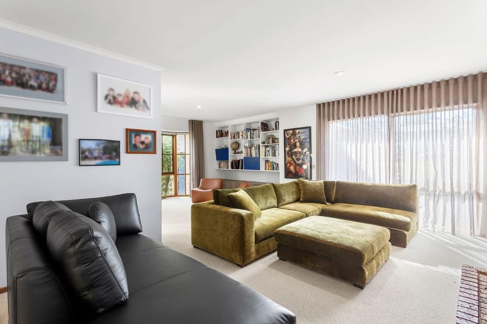 Communal lounge/ TV room, TV and multimedia, Living room, Seating area, Evening entertainment