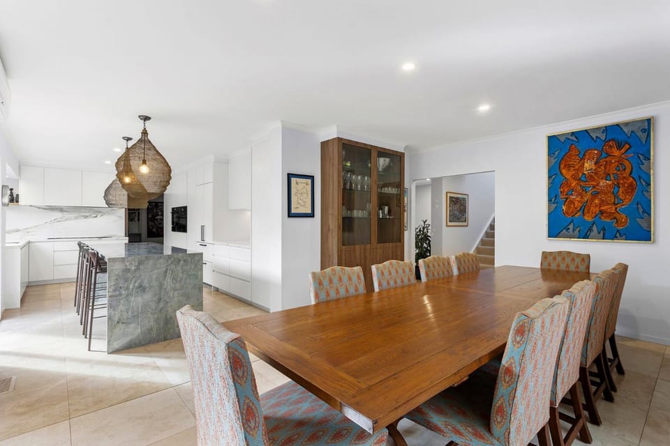 Kitchen or kitchenette, Seating area, Dining area