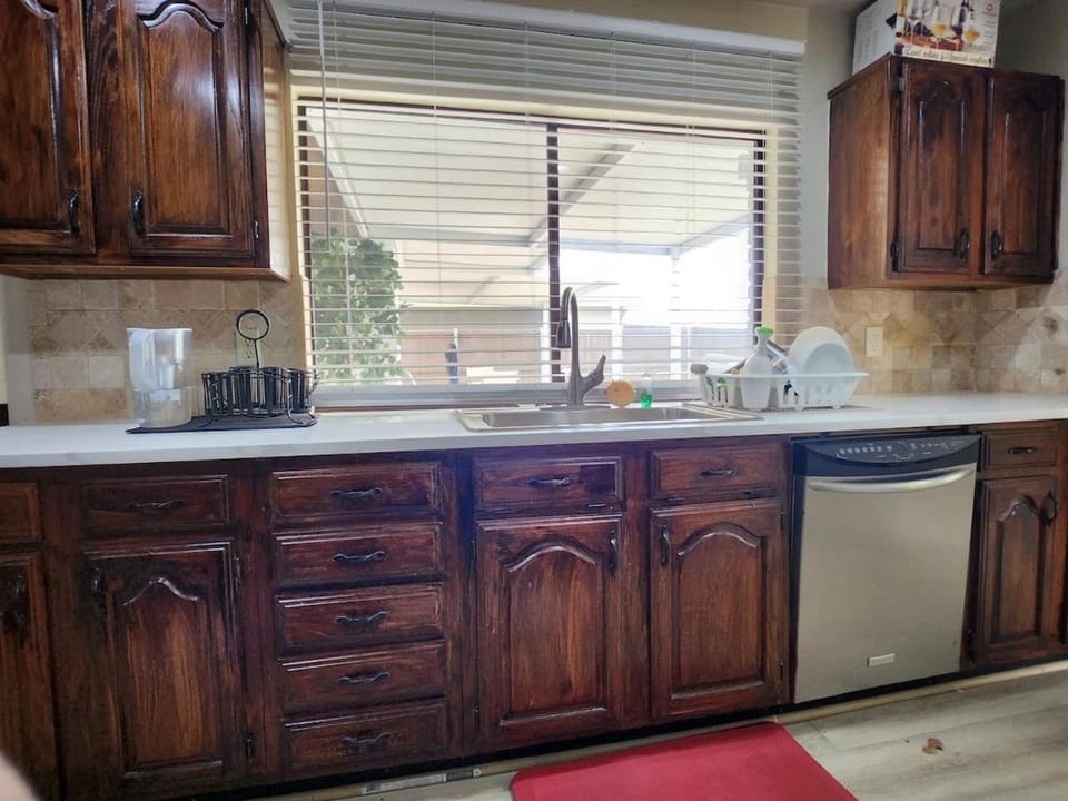 Kitchen or kitchenette, dishwasher