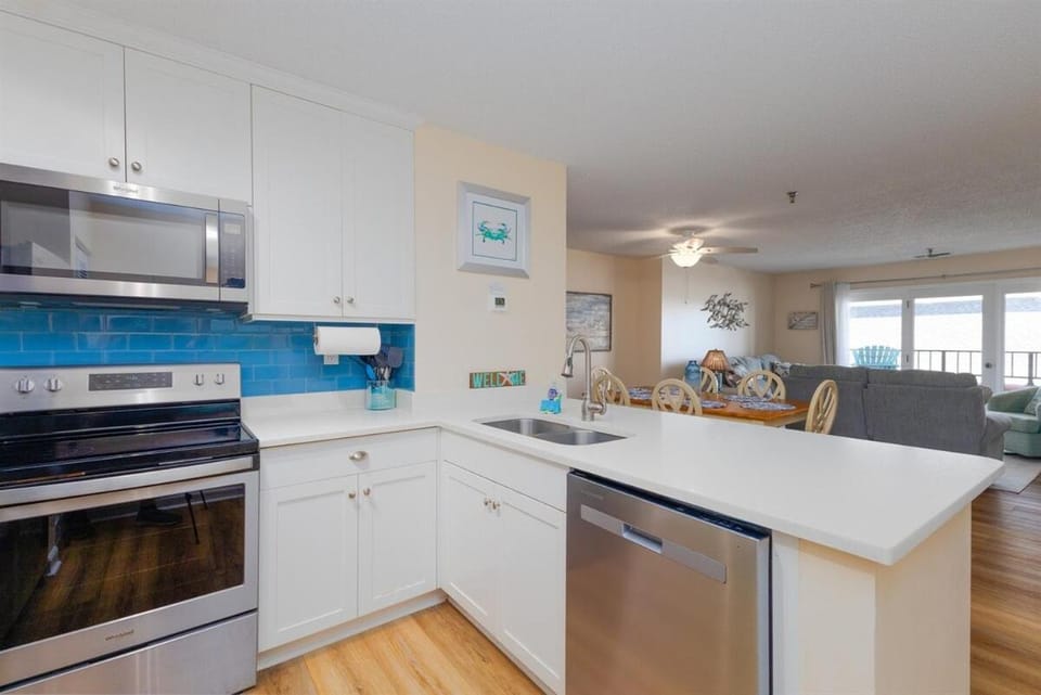 Oceanfront Comfort at Seabreeze Retreat! Apartment in North Topsail Beach