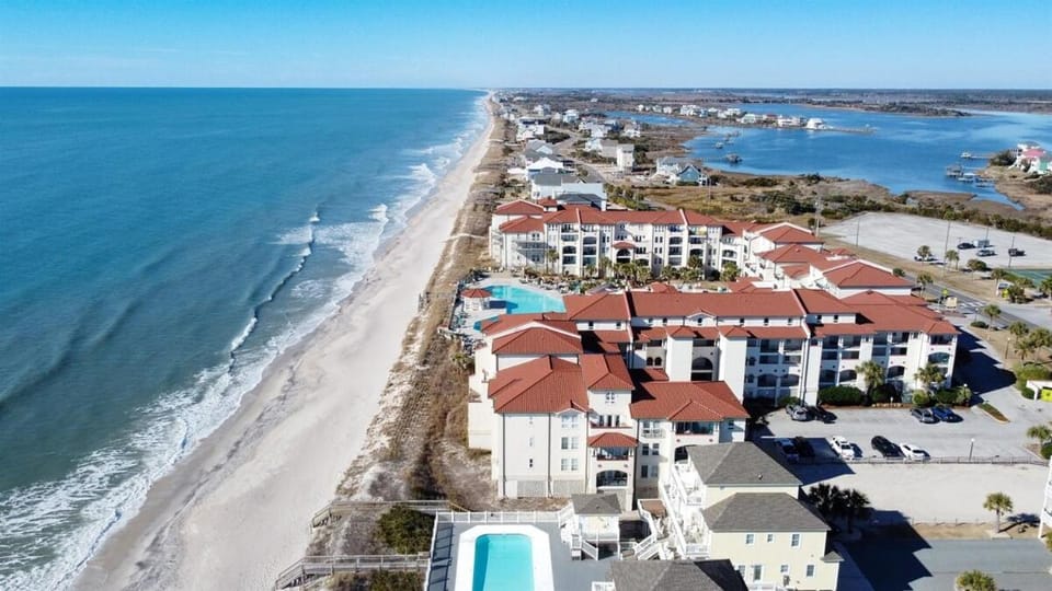 Oceanfront Comfort at Seabreeze Retreat! Apartment in North Topsail Beach
