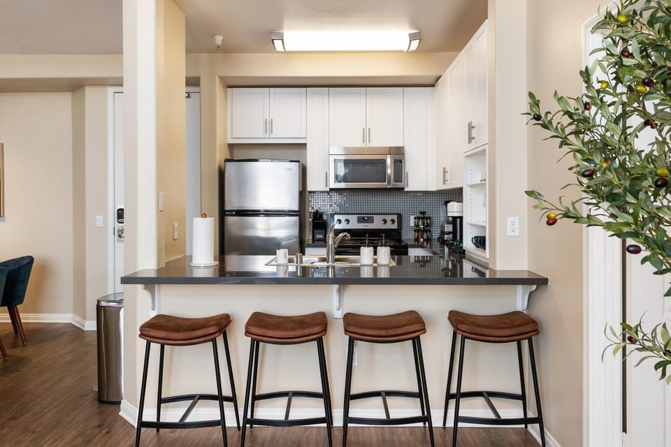 Coffee/tea facilities, Kitchen or kitchenette, Decorative detail, dishwasher, furniture, internet, microwave, stove, kitchen, air conditioner
