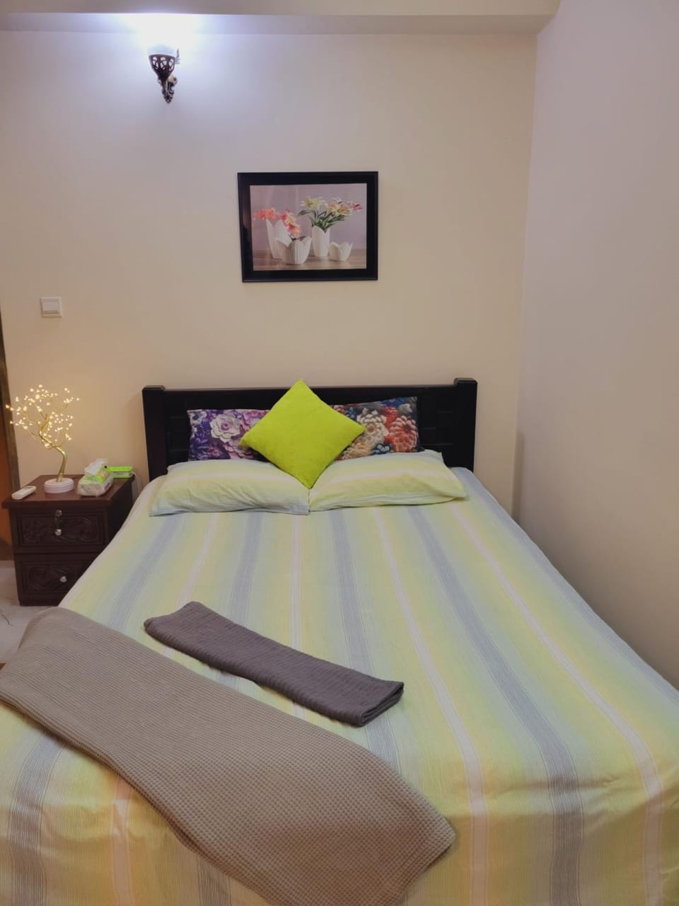 Lavish Ac Private Room Near Airport, 300 ft Bed and Breakfast in Dhaka