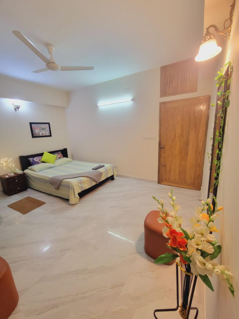 Lavish Ac Private Room Near Airport, 300 ft Bed and Breakfast in Dhaka