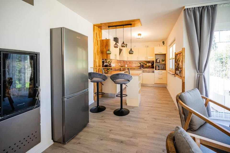 Kitchen or kitchenette, Seating area, Dining area