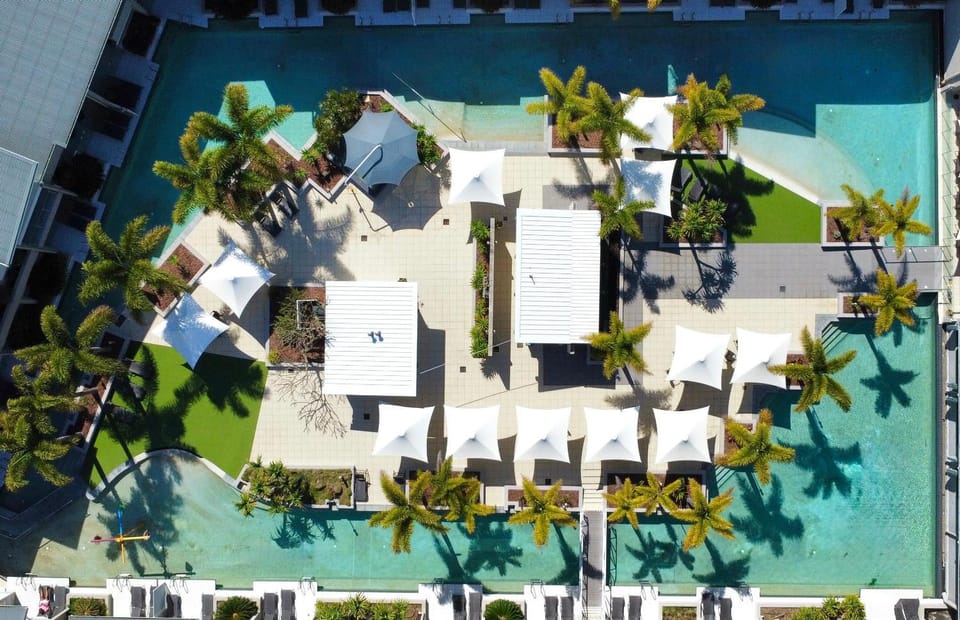 Property building, Bird's eye view, Swimming pool, Swimming pool