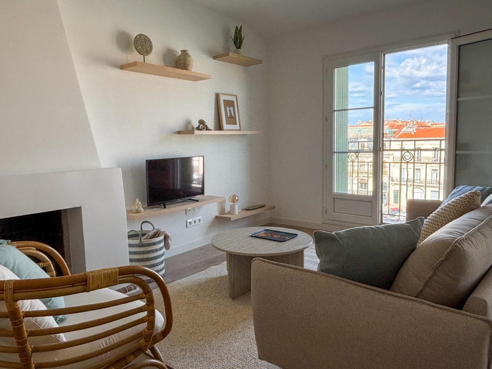 Communal lounge/ TV room, TV and multimedia, Living room, Seating area