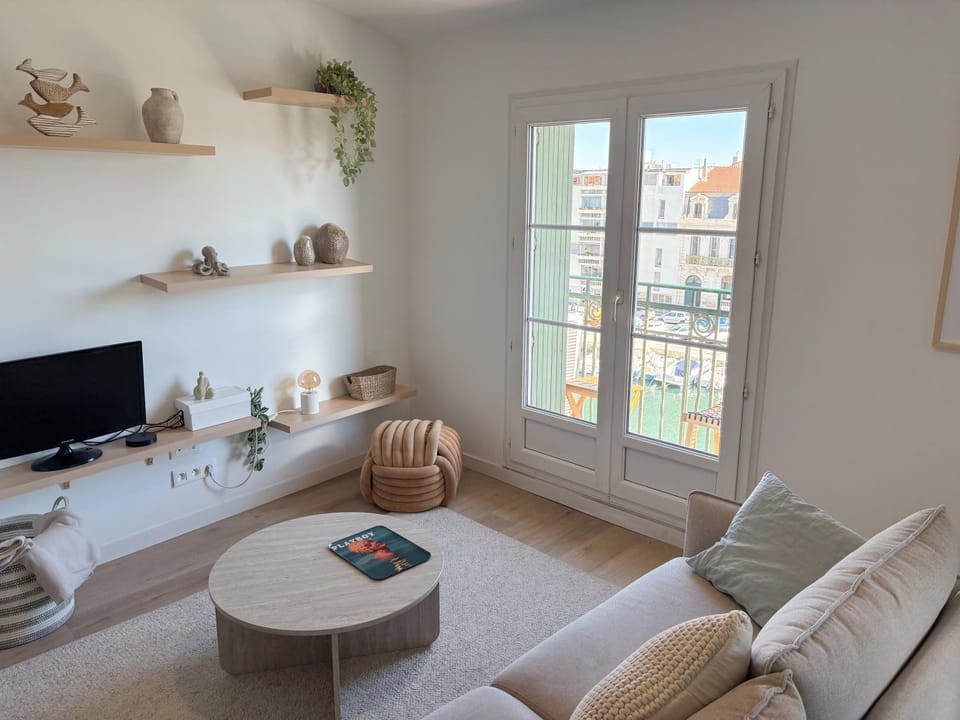 Living room, Sea view