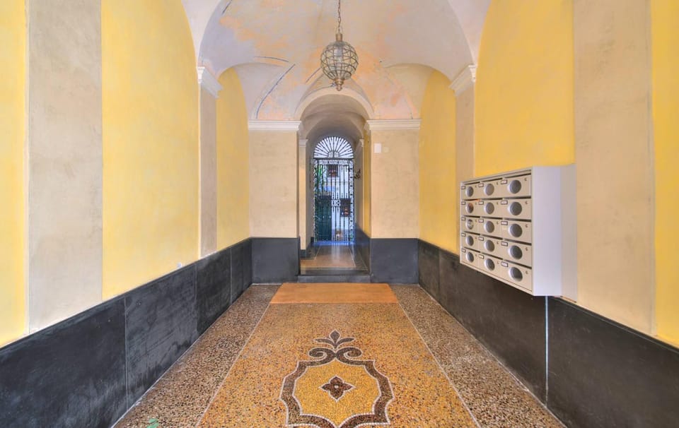 Facade/entrance, Decorative detail