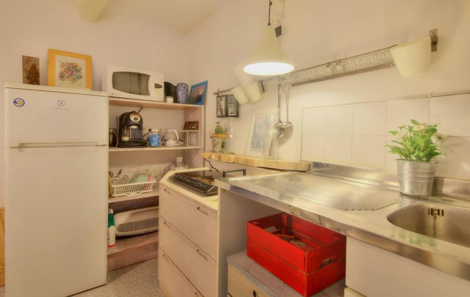 Kitchen or kitchenette, oven, stove