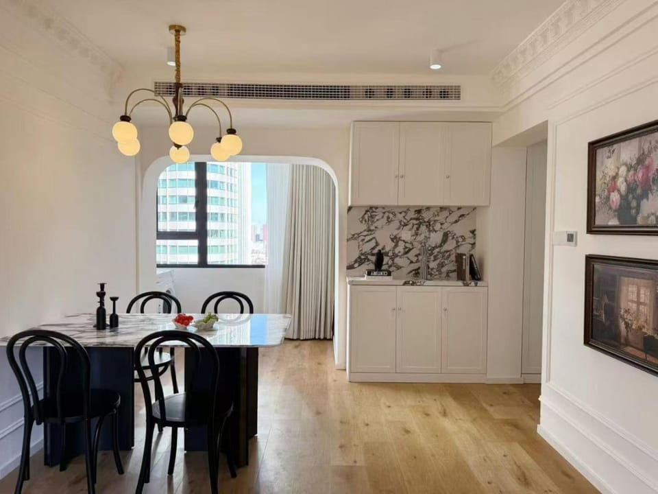 Living room, Seating area, Dining area, air conditioner