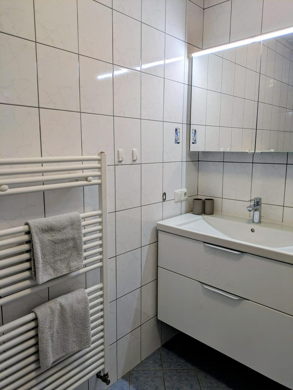 Bathroom, towels