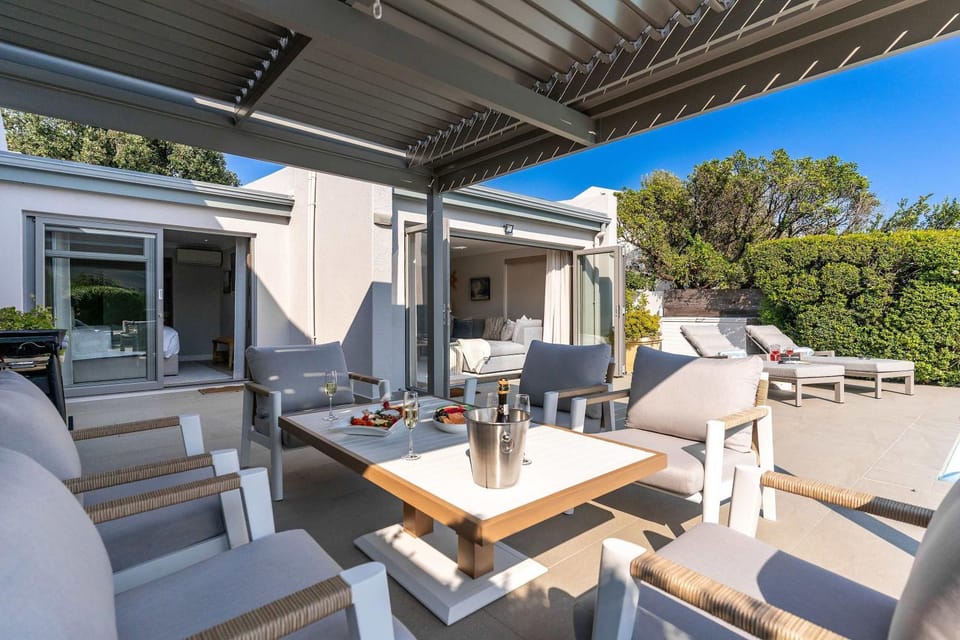 Nura Townhouse Camps Bay with Private Pool & Views House in Camps Bay