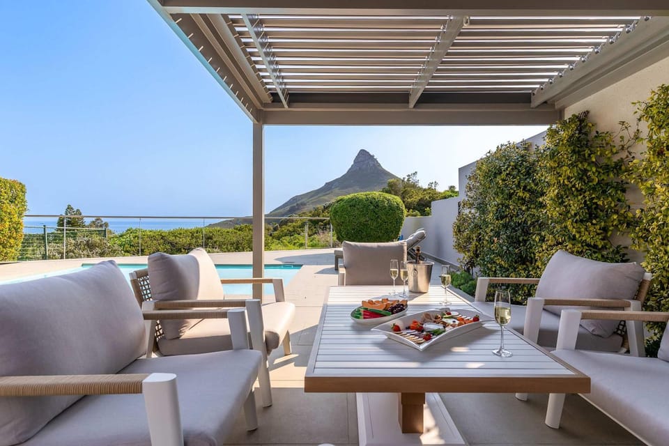 Nura Townhouse Camps Bay with Private Pool & Views House in Camps Bay