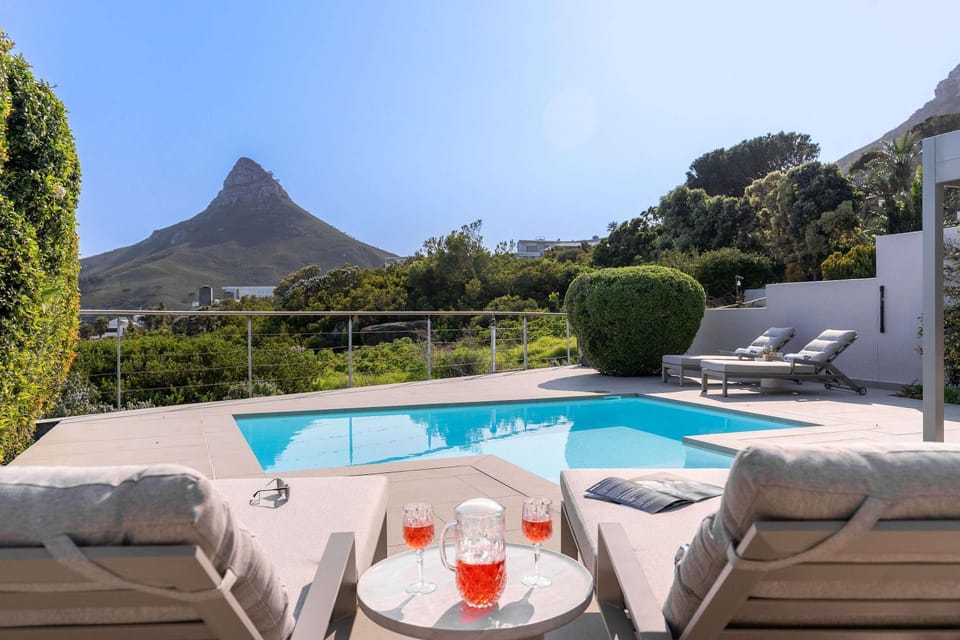 Nura Townhouse Camps Bay with Private Pool & Views House in Camps Bay
