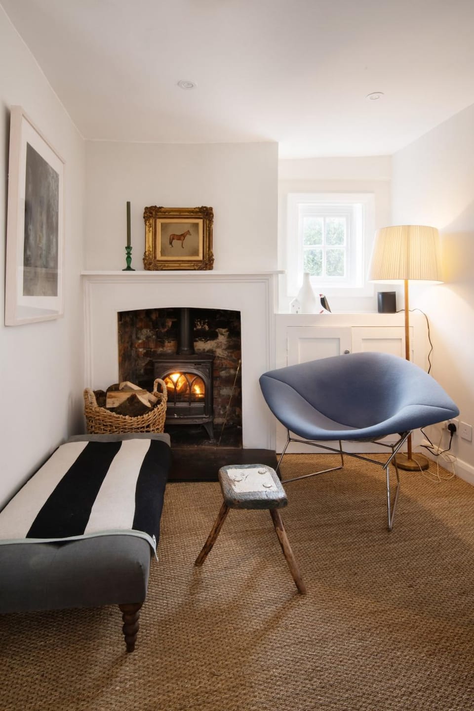 Seating area, fireplace