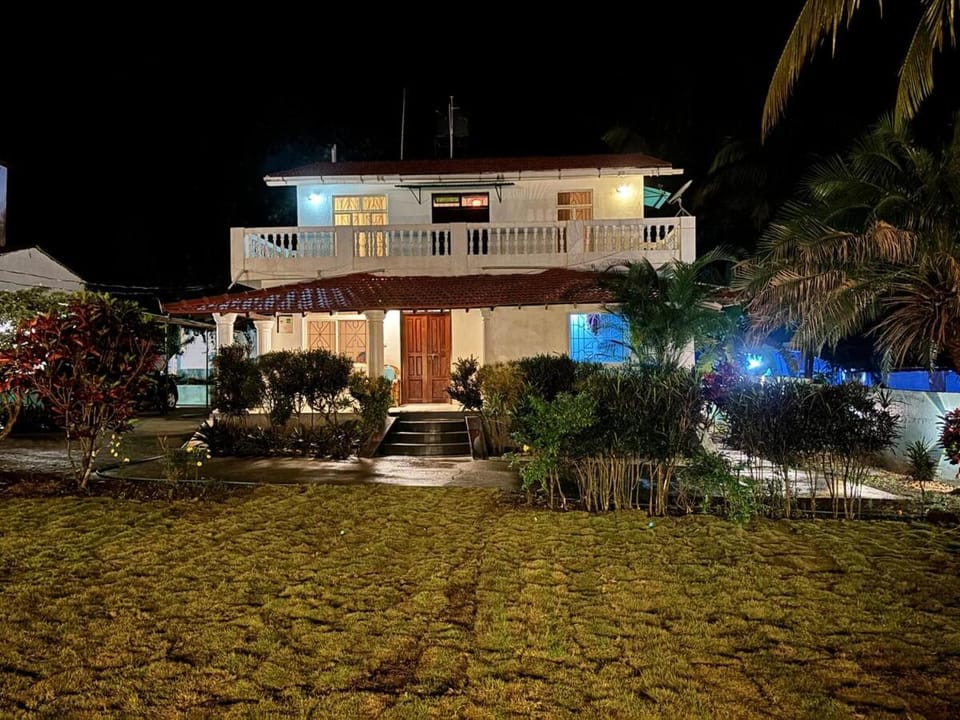 Hilltop Nest Cozy Villa with Hill & Forest Views Villa in Goa, India