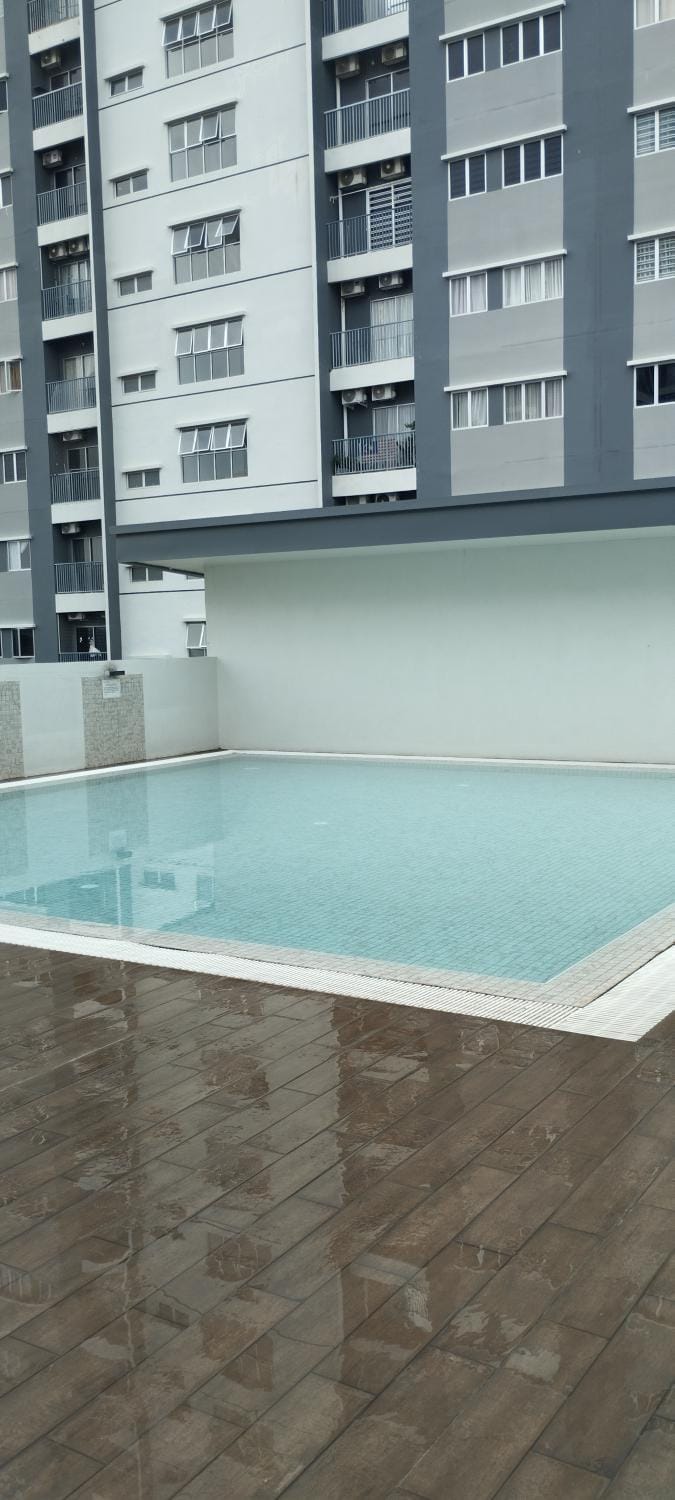 Day, Swimming pool