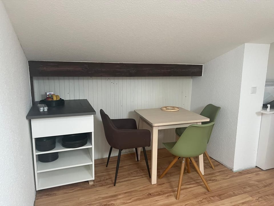 Seating area, Dining area