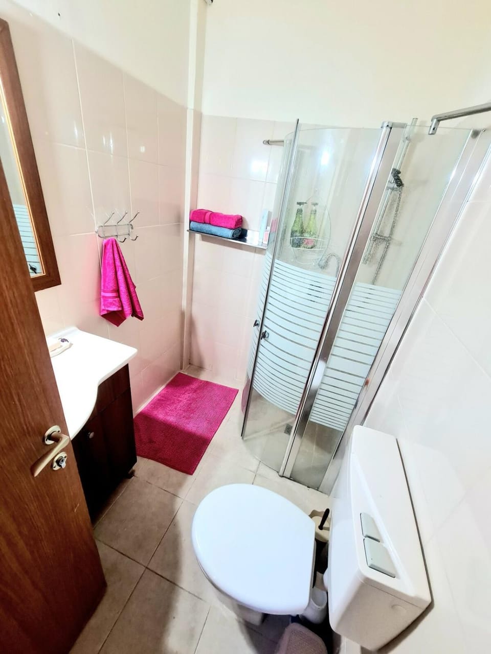 Shower, Toilet, towels