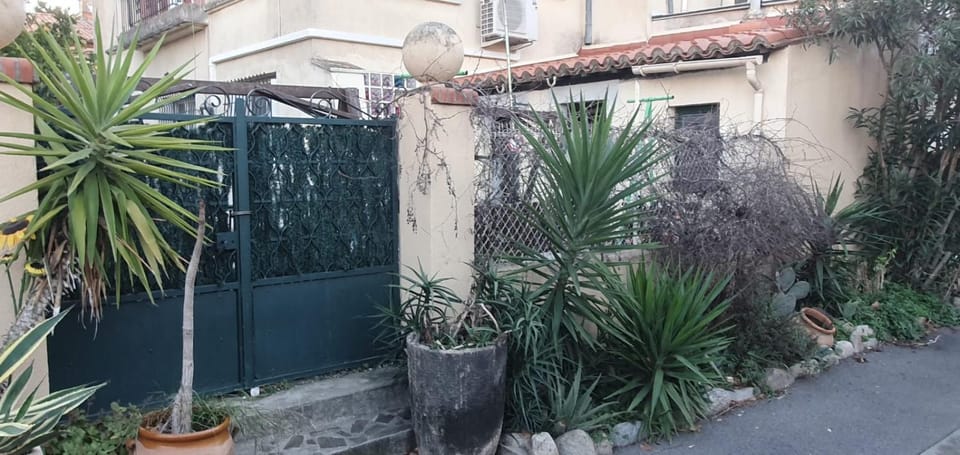 Small bedroom with kitchinette private garden 100 metres from sea House in Argeles-sur-Mer