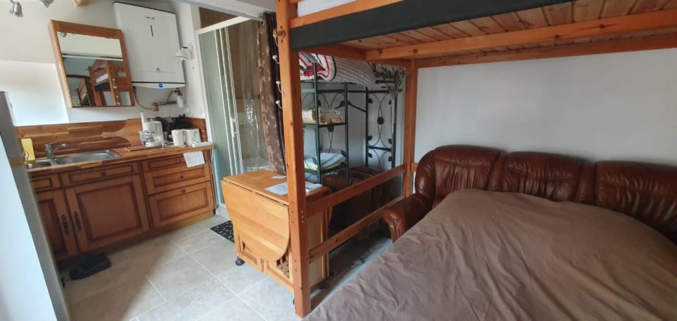 Small bedroom with kitchinette private garden 100 metres from sea House in Argeles-sur-Mer