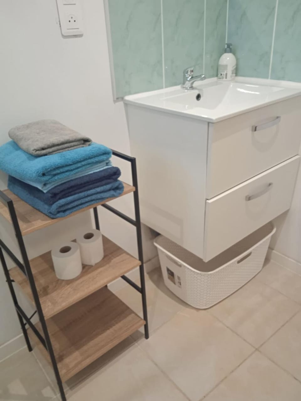 Bathroom, towels