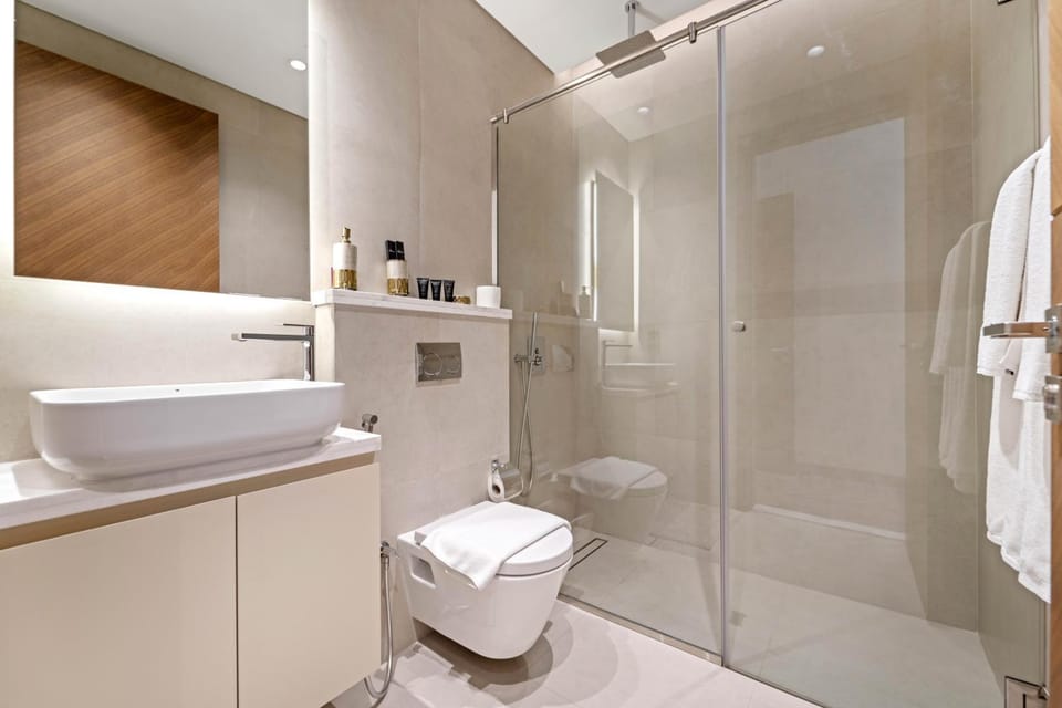 Shower, Toilet, Bathroom, bidet, towels