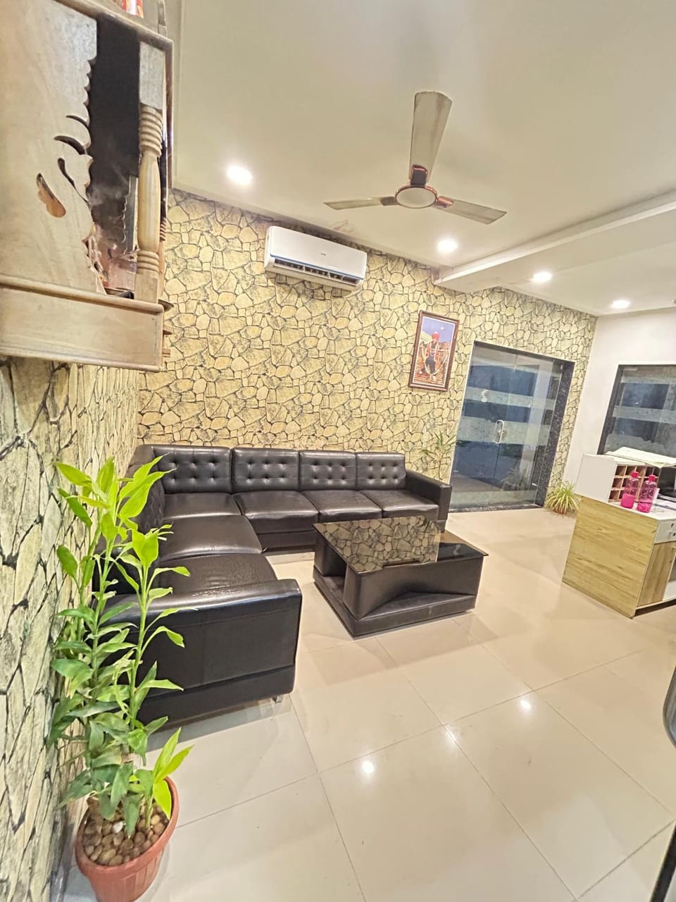 S R Hotel Hotel in Gujarat