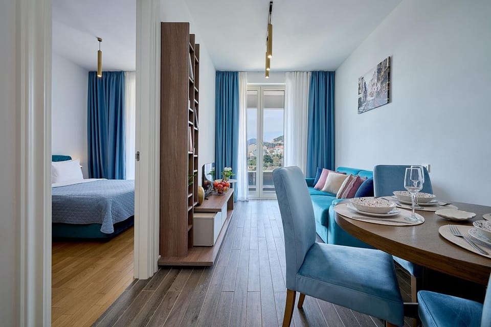 Bed, Living room, Photo of the whole room, Seating area, Dining area, Bedroom