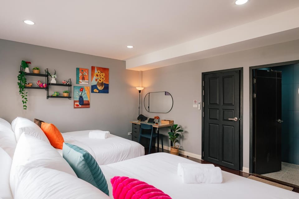 EXCLUSIVE SUKHUMVIT RESIDENCE, 3 Min BTS, Thonglor, 20 Guests Villa in Bangkok