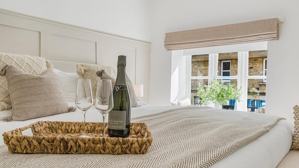 Newly renovated 2-bed house in Lechlade with parking House in West Oxfordshire District