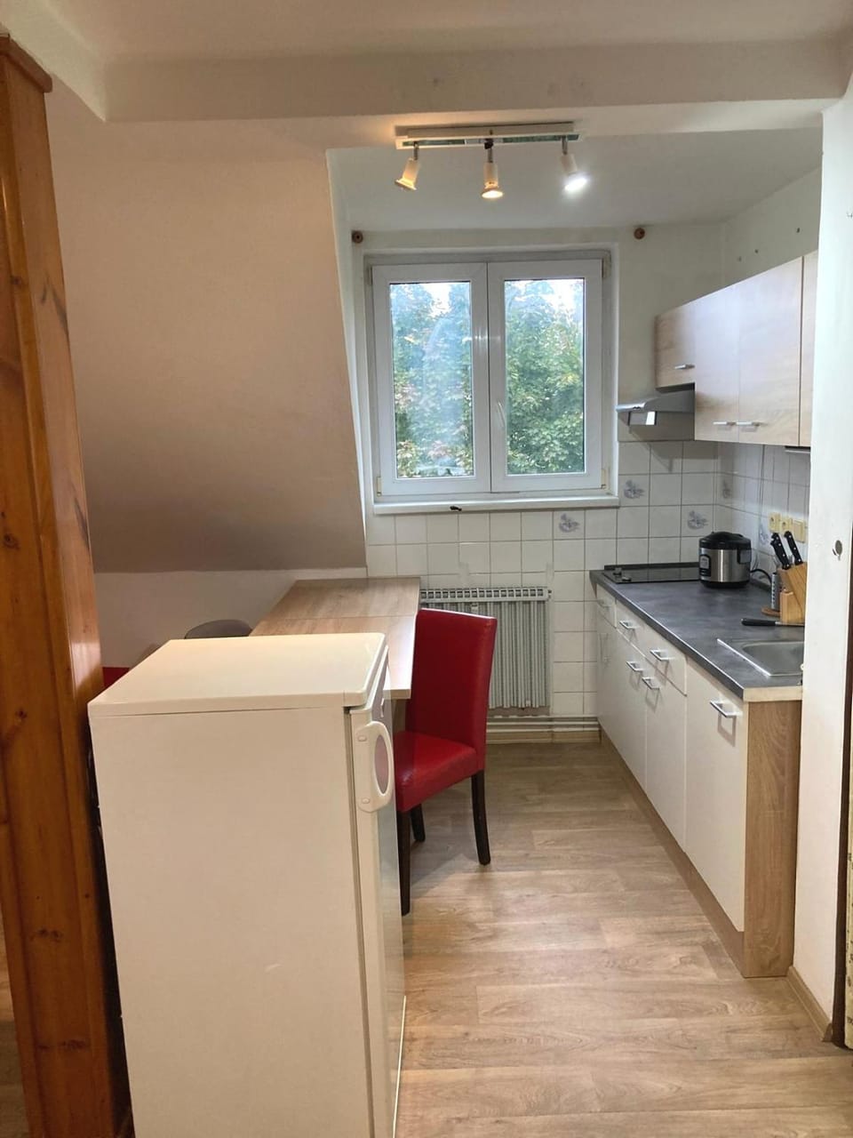 Kitchen or kitchenette, Dining area, oven, stove