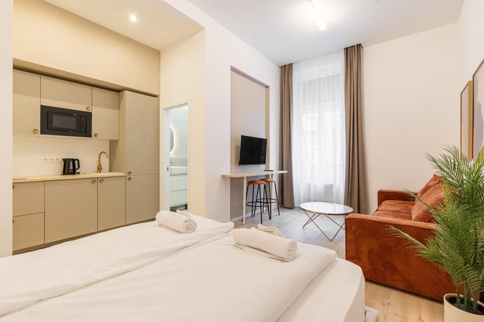 TV and multimedia, Kitchen or kitchenette, Living room, Photo of the whole room, Seating area