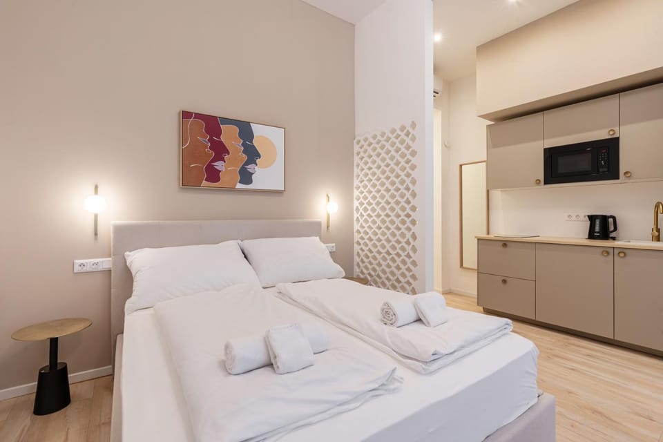 Bed, Photo of the whole room, Bedroom, towels