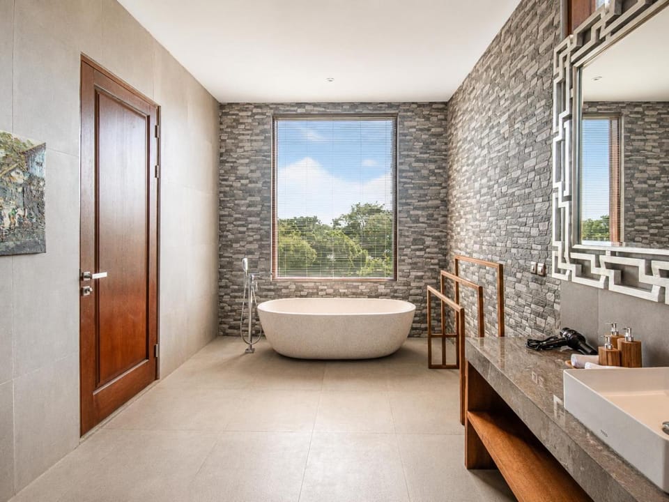 5BR Canggu Retreat Steps to Beach, Ricefield view Villa in North Kuta