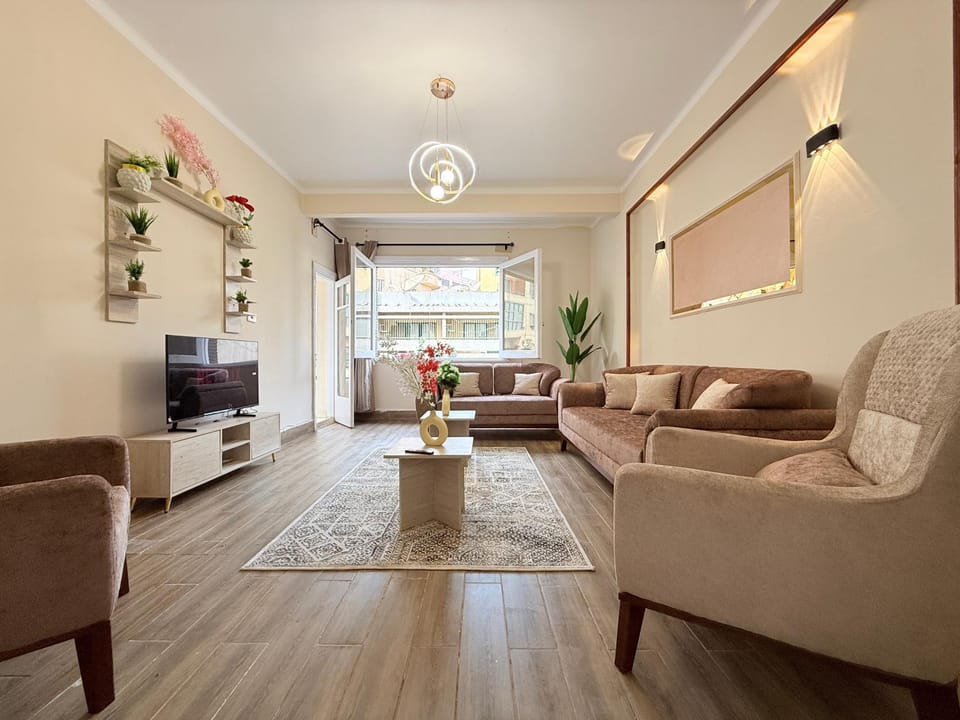 Communal lounge/ TV room, TV and multimedia, Living room, Seating area, Evening entertainment