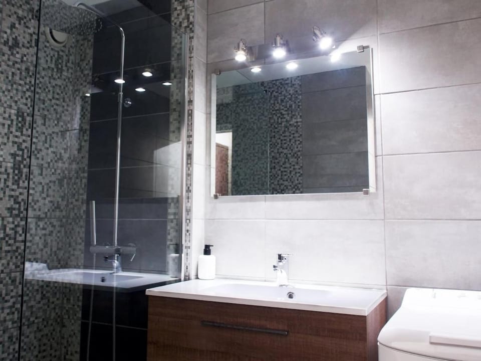 Shower, Bathroom, towels