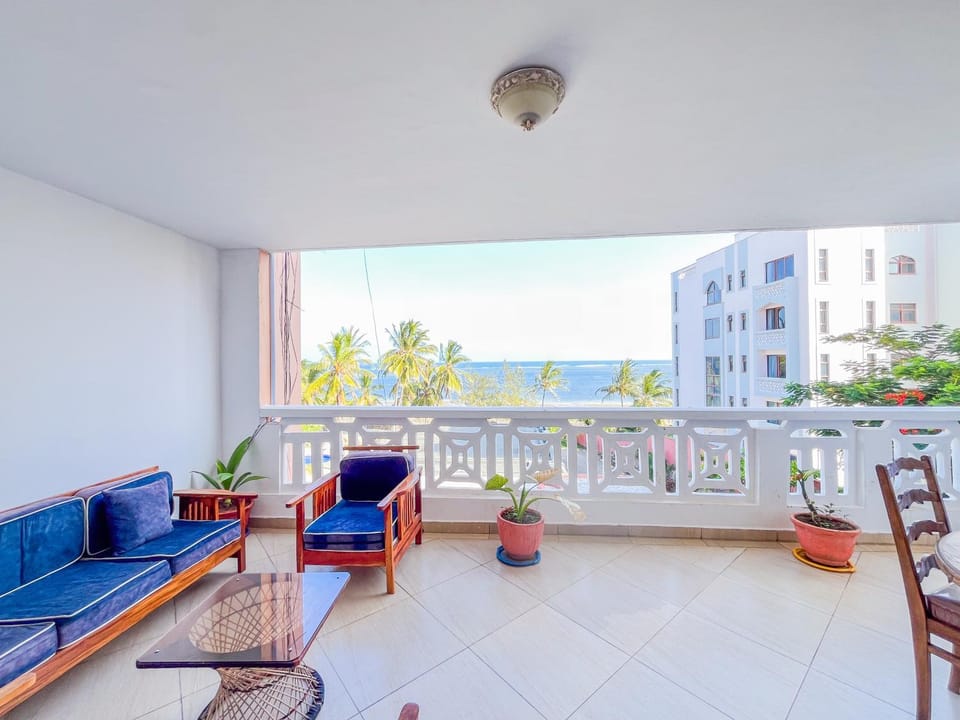 Patio, Day, Natural landscape, View (from property/room), Balcony/Terrace, Living room, Seating area, Dining area, Sea view