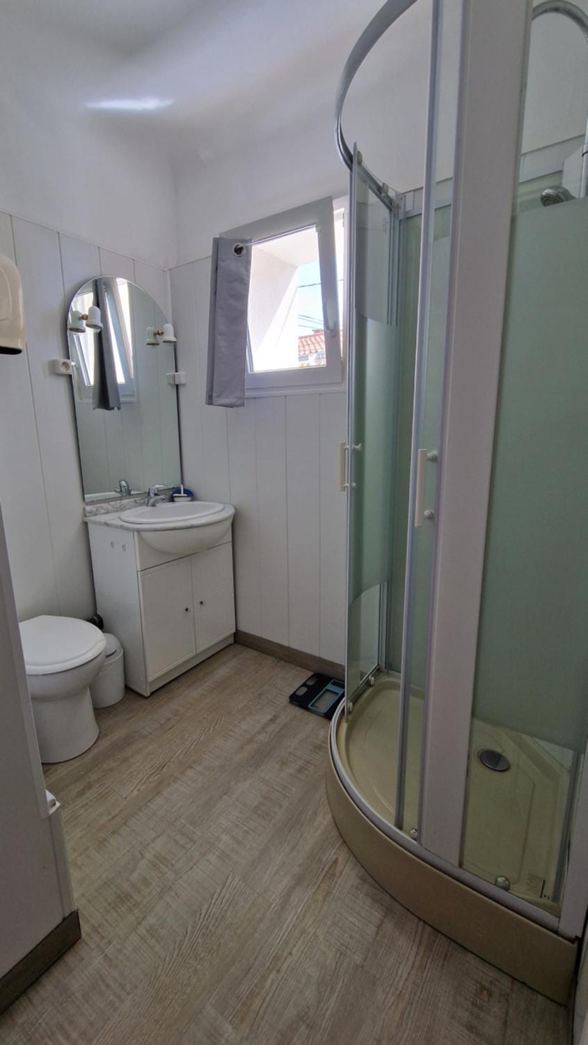 Chambre cosy avec salle-de-bain privative Vacation rental in Béziers
