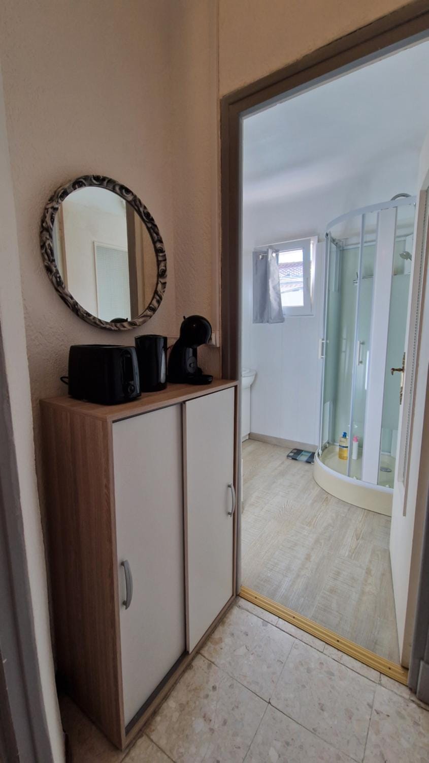 Chambre cosy avec salle-de-bain privative Vacation rental in Béziers