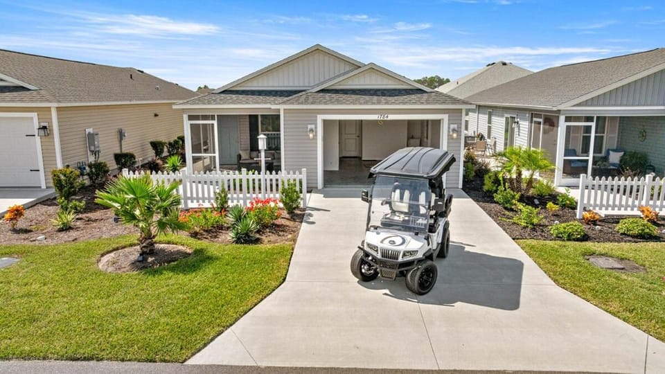 Cozy 2BR With Golfcart 5 Mins to Eastport Sq House in Wildwood