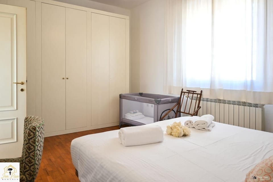 Bed, Photo of the whole room, Bedroom, internet, towels, wardrobe