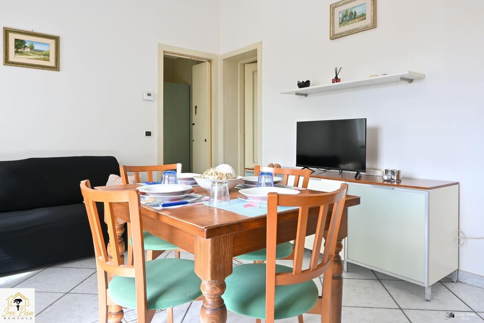 Communal lounge/ TV room, TV and multimedia, Kitchen or kitchenette, Living room, Seating area, Dining area, Evening entertainment