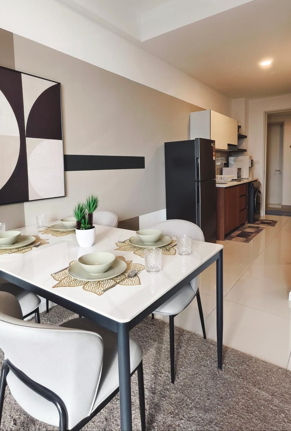 Kitchen or kitchenette, Dining area, stove