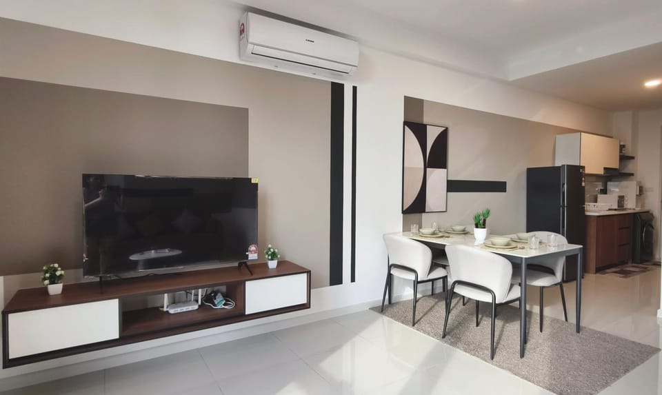 TV and multimedia, Living room, Seating area, Dining area, Evening entertainment